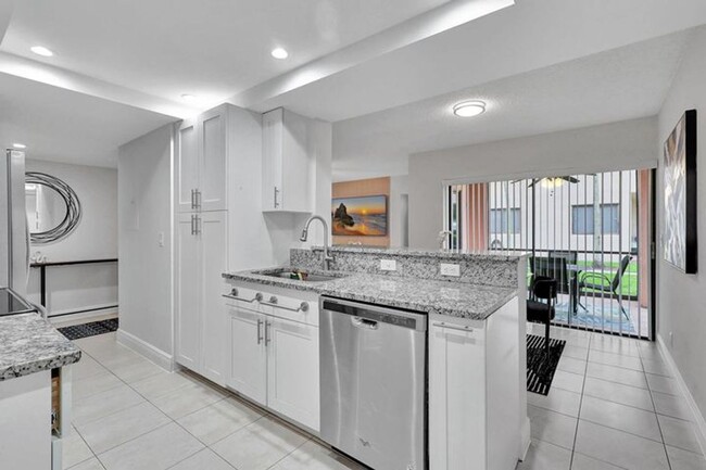 Foto del edificio - 12641 Westhampton Cir