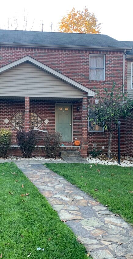 Front Entry - 2805 Thackeray Ave NW