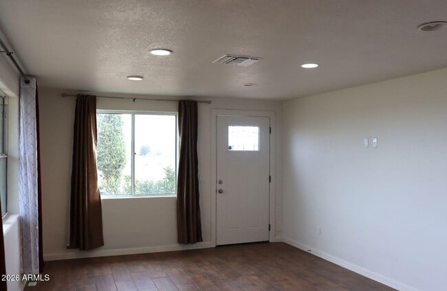 Building Photo - 401 S Skyline Cir