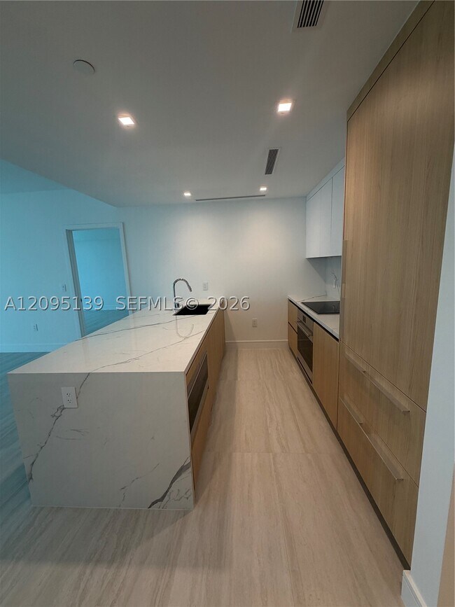 Building Photo - 2411 Laguna Cir
