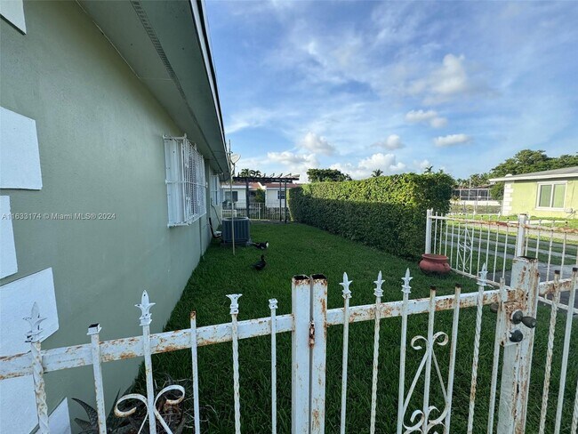 Foto del edificio - 10015 SW 20th Terrace