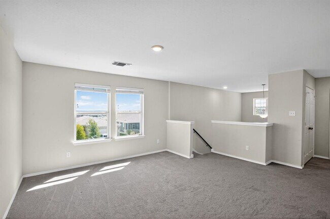 Foto del edificio - 453 Stone Water Ln