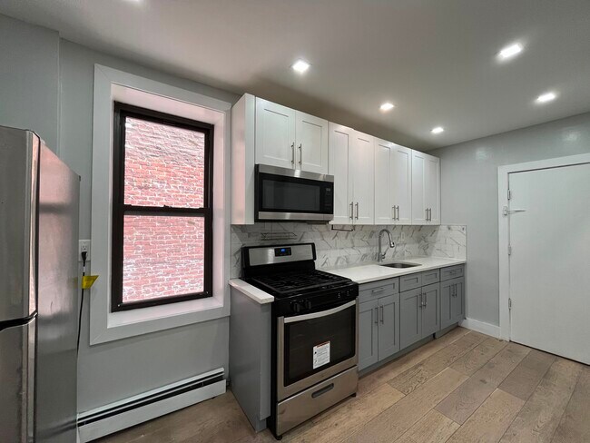 Building Photo - 326 Avenue E