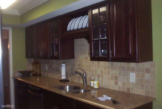 Building Photo - 318 SE 7th Ave