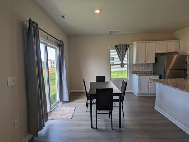 Foto del edificio - Room in Single Family Home on Transatlantic Ave