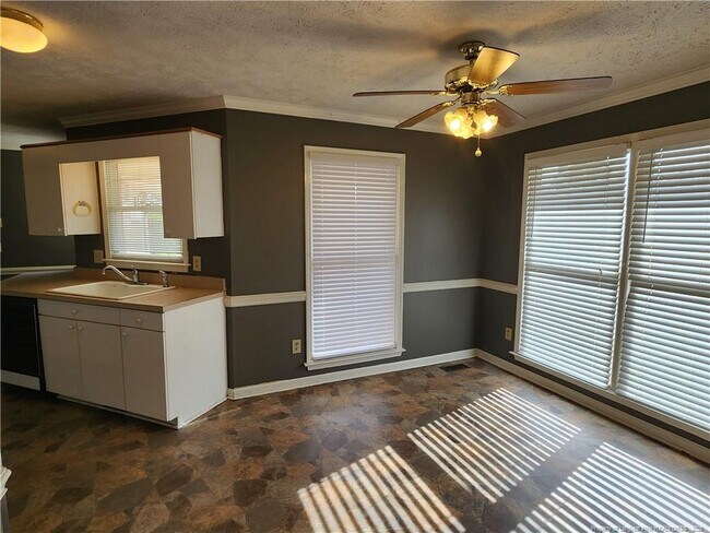 Foto del edificio - 909 Flintwood Rd