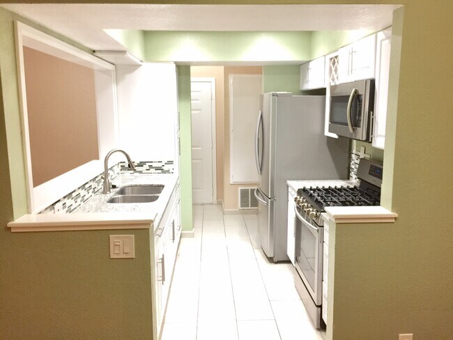Foto del edificio - 2390 N Main St
