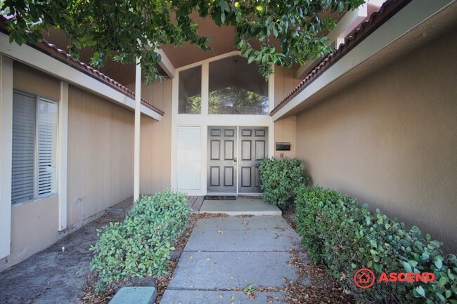 Building Photo - Phenomenal Home Located In Gated Community!