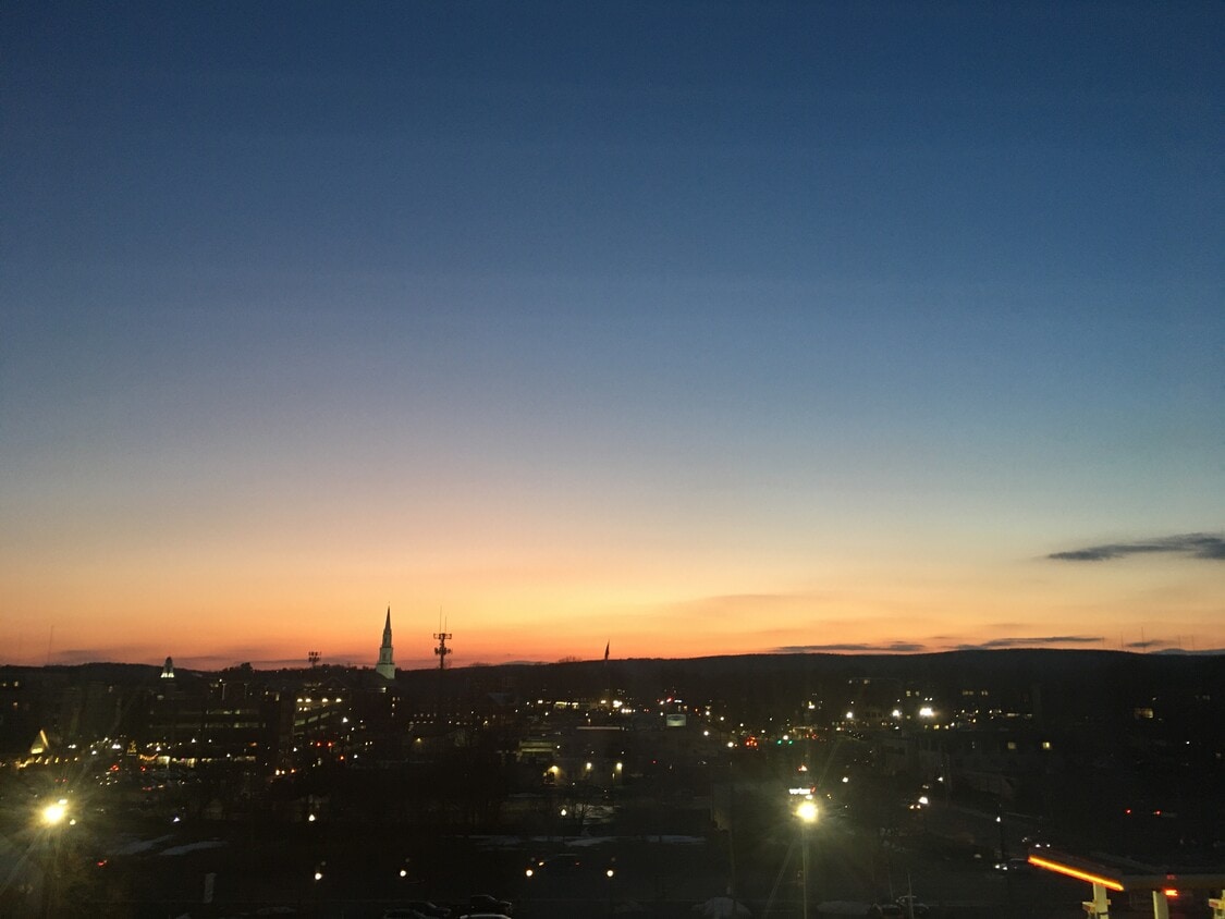 Vista de la Plaza Blue Back - 893 Farmington Ave