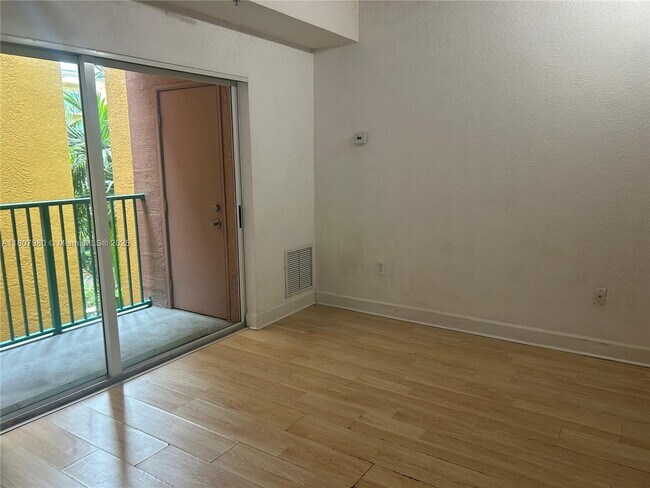 Foto del edificio - 6001 SW 70th St