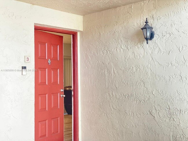 Building Photo - 20065 NE 3rd Ct