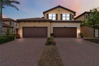 Building Photo - 10805 Tarflower Dr