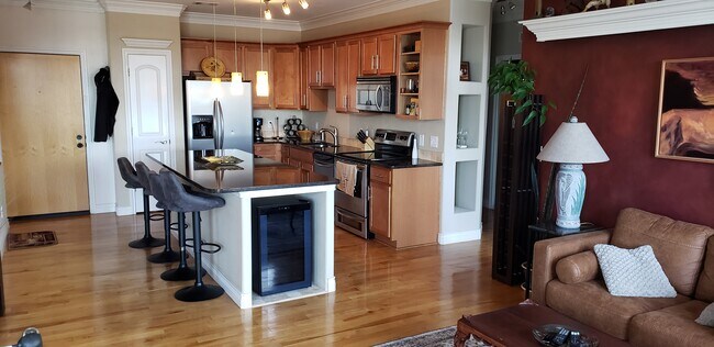 Building Photo - 10184 Park Meadows Dr