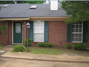 Building Photo - 26 Meadowoods Pl