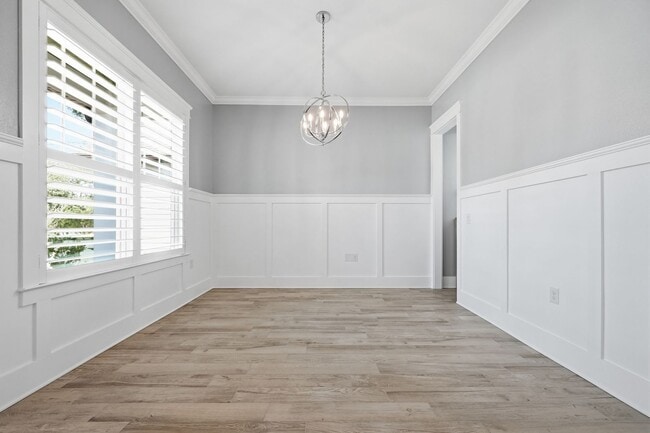 Building Photo - Stunning 4 Bedroom Home with Solar Energy & Private Pool!
