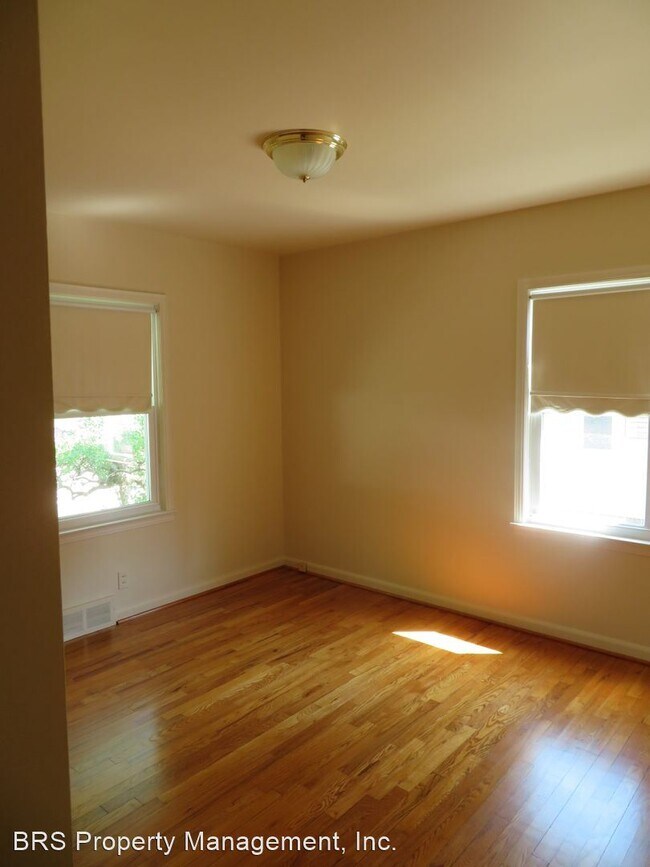 Building Photo - 3 br, 1 bath House - 163 Croswell St.