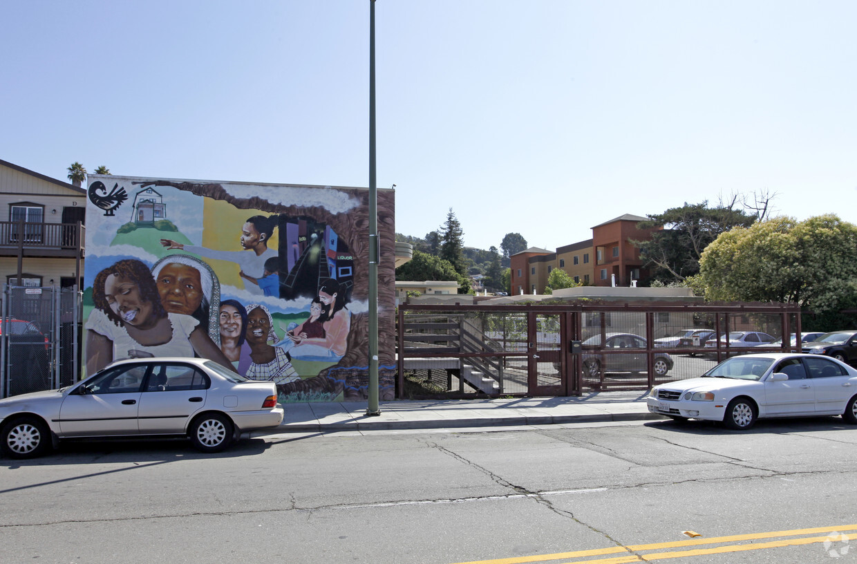 Foto del edificio - 8314 Macarthur Blvd
