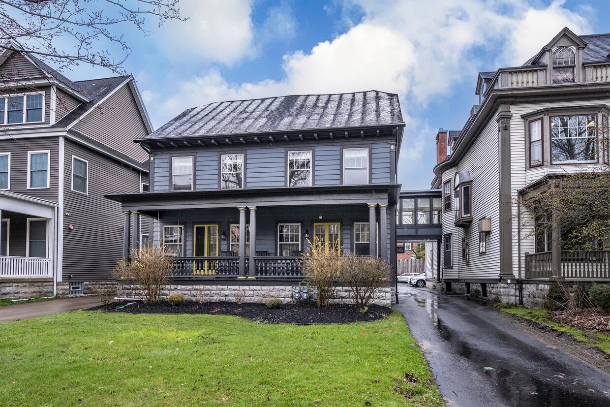 Foto principal - 349 Elmwood Ave