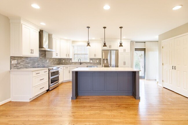 Foto del edificio - Multigenerational Single Level Ranch Livin...