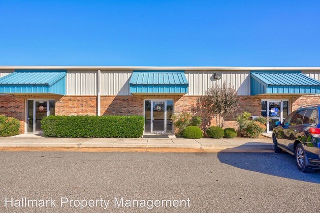 Building Photo - Studio, 0.5 bath House - 3010A S Sunnylane