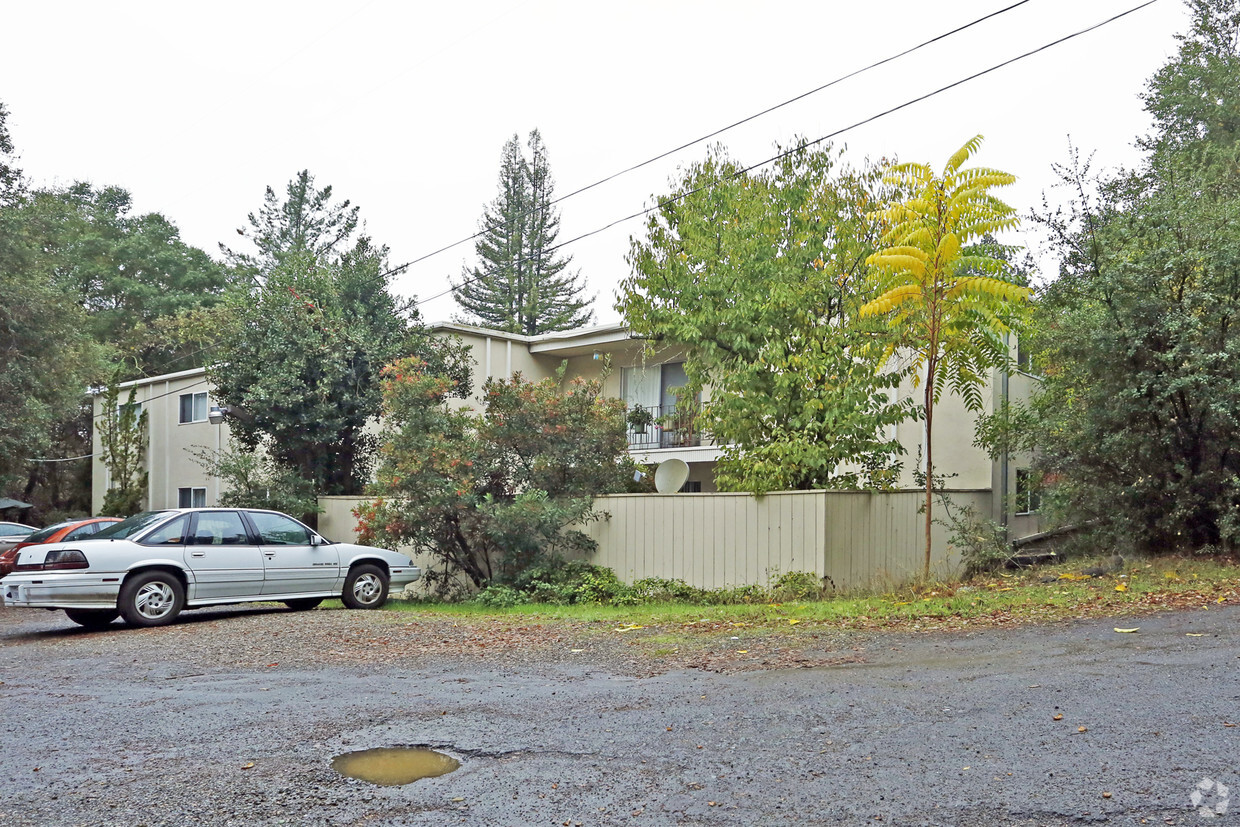 Primary Photo - Woodglen Apartments