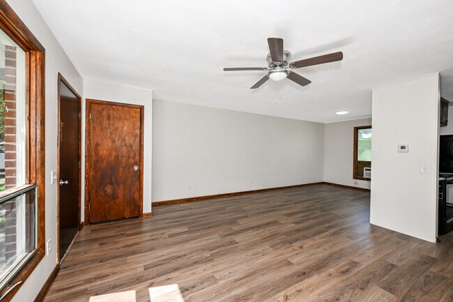 Foto del edificio - 3287 Delray Ave NW