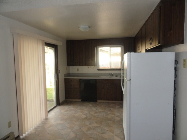 Building Photo - Very Nice 3 Bedroom 1 3/4 Bath Rambler in ...