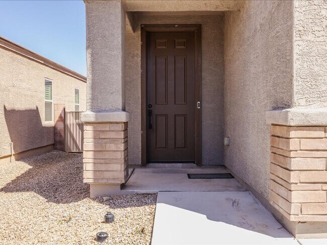 Building Photo - 4 Bedroom, 2.5 Bath with Loft