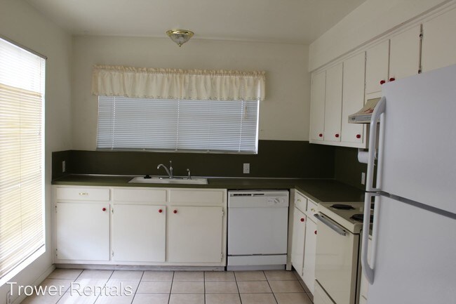 Building Photo - 2700 Fair Palms Pl