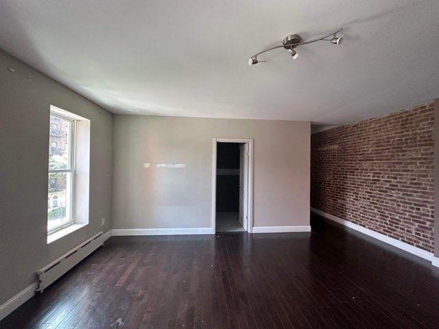 Primary Photo - 1720 Bay Ave