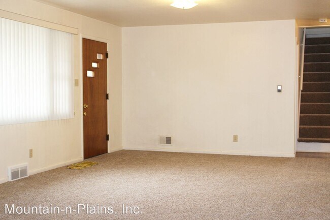 Building Photo - 3 br, 1 bath House - 220 E. Stuart Street