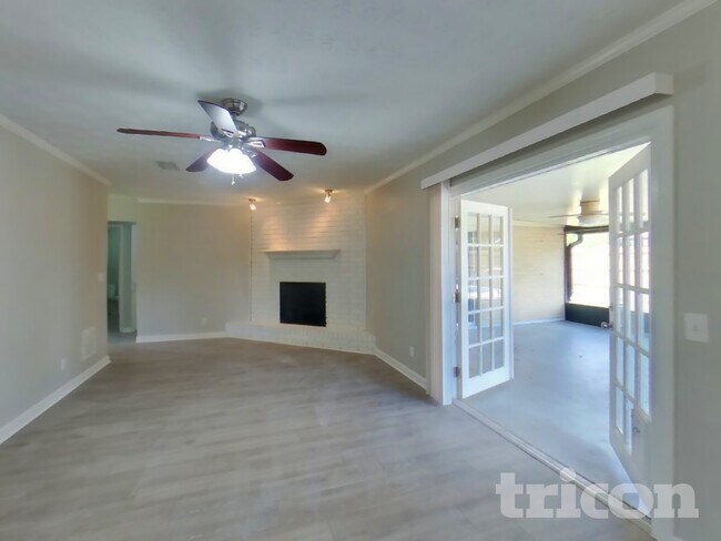 Foto del edificio - 671 Custer Cir