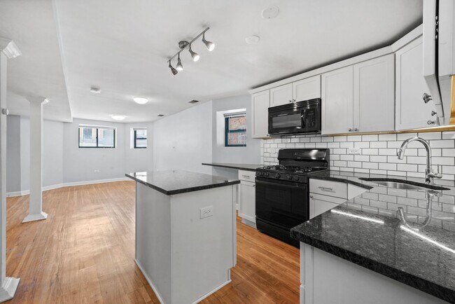 Foto del edificio - 2642 N Sacramento Ave