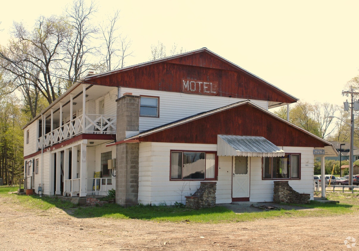 180 E Fairmount Ave, Lakewood, NY 14750 Apartments in Lakewood, NY