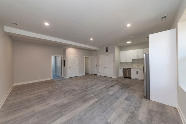 Building Photo - 3129 S Lituanica Ave
