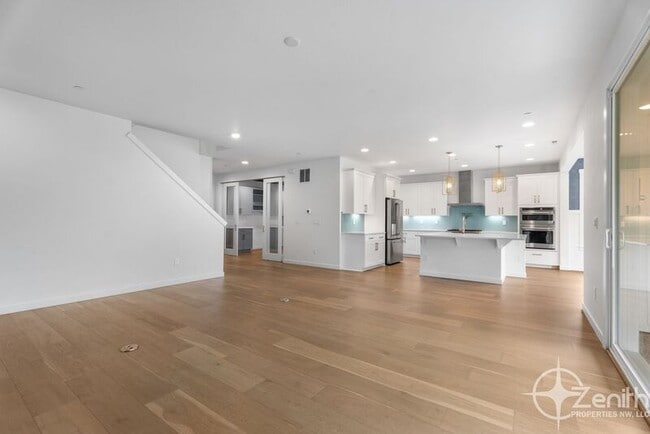 Building Photo - 990 W Magnolia Loop