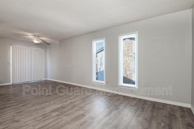 Building Photo - 1443 N Smith Ct