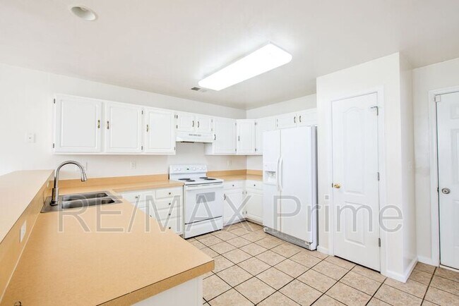 Building Photo - 1560 Wynd Crest Way