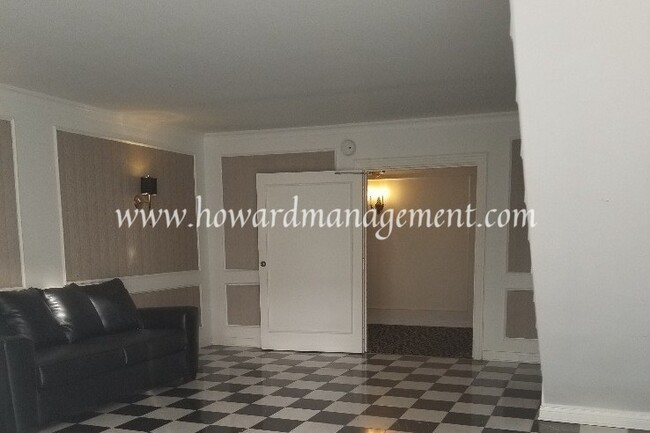 Building Photo - 416 N Oakhurst Dr