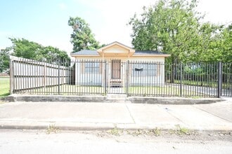 Building Photo - 3421 Anita St