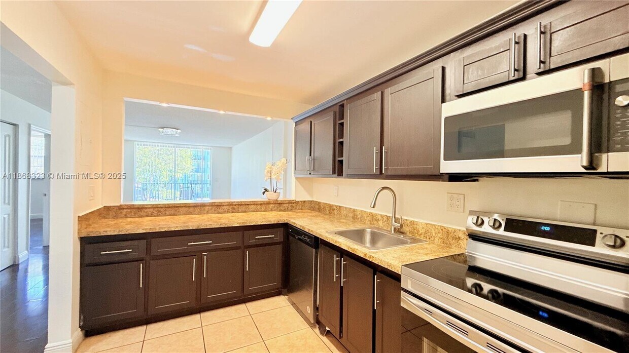 Foto principal - 1465 NE 123rd St
