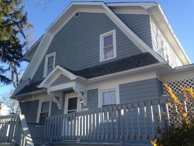 Building Photo - 923 W Hillcrest Ave