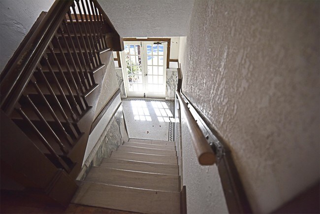 Building Photo - 902 E 39th St