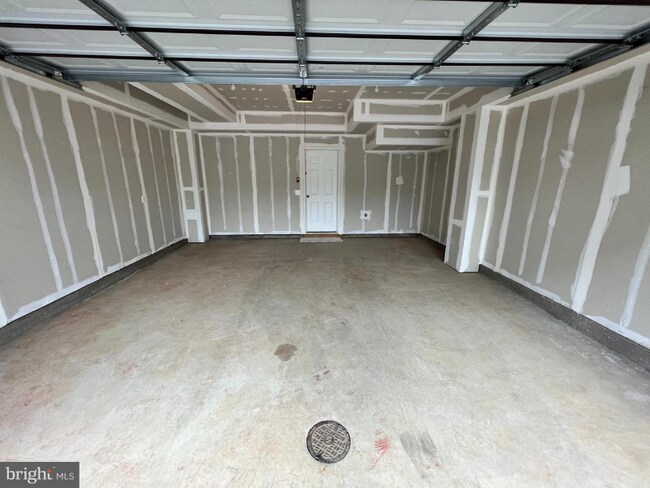 Building Photo - 126 Kinross Ln