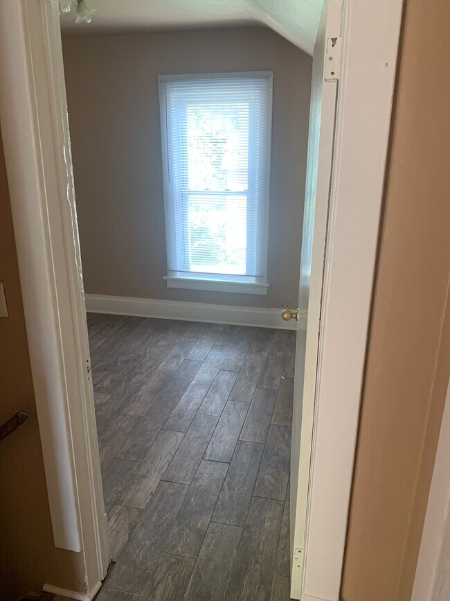 Bed room - 2911 Gideon Ave