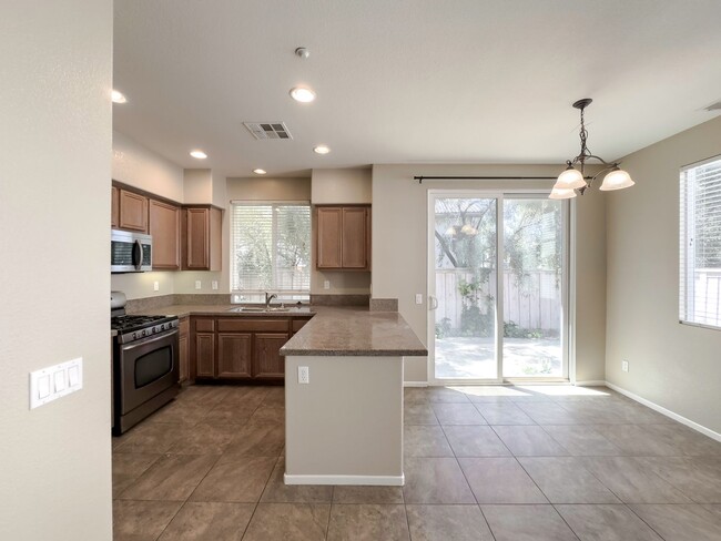 Building Photo - Townhome For Rent In Murrieta with TWO Pri...