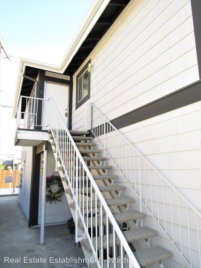 Building Photo - 208 S West St