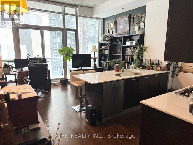 Building Photo - 375 King St W