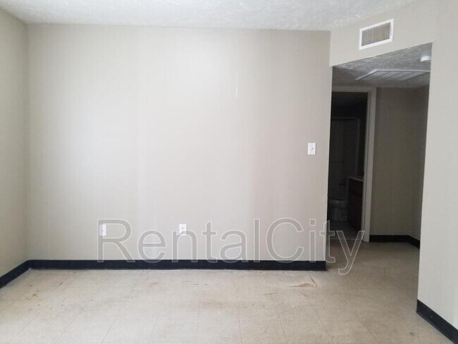Building Photo - 1274 Fairground Rd