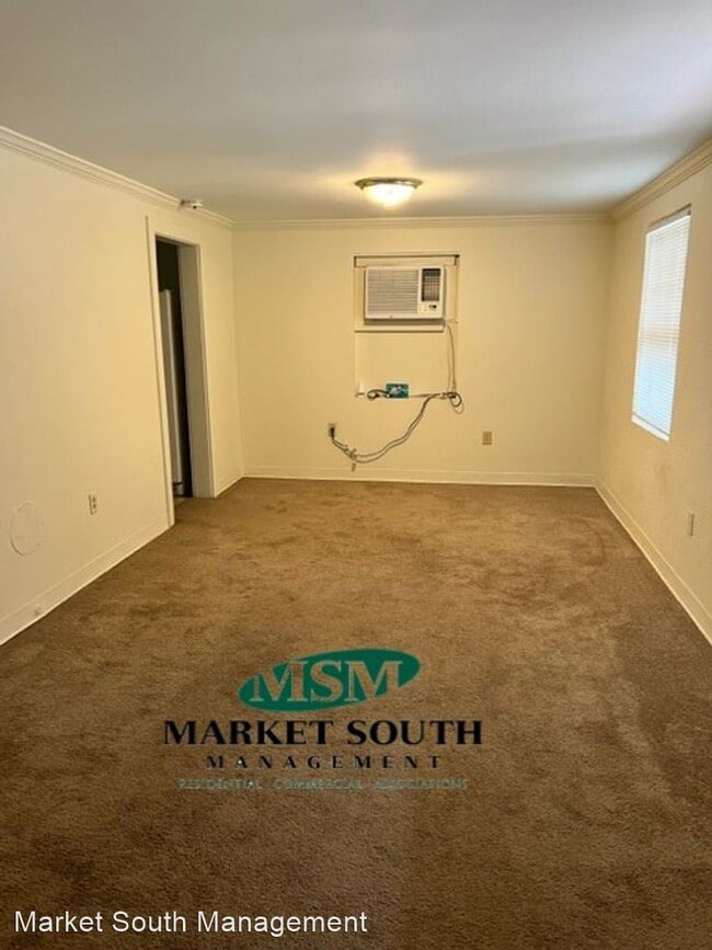 Building Photo - 3 br, 1 bath House - 2125 Iowa Street